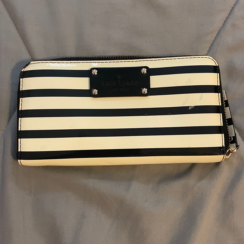 KATE SPADE  Striped Patent Leather Full Zip Continental Wallet